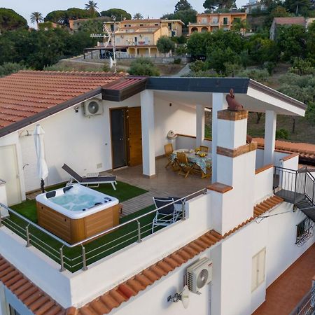 Loft Incantevole Con Idromassaggio Esterno Privato Patti Exterior photo